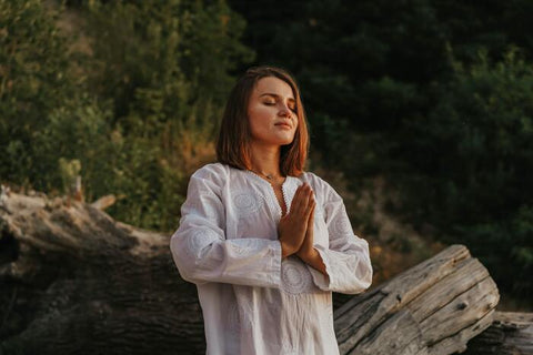 Melena de León y Meditación: En la búsqueda de la reconexión de nuestro mundo interior