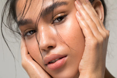 10 causas que provocan acné