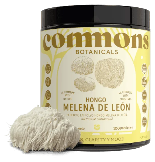 Frasco de Melena de León de Commons en polvo, con un hongo melena de león fresco al lado